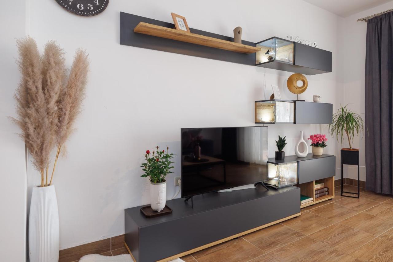 מאלינסקה Spacious And Modern App With Big Terrace מראה חיצוני תמונה